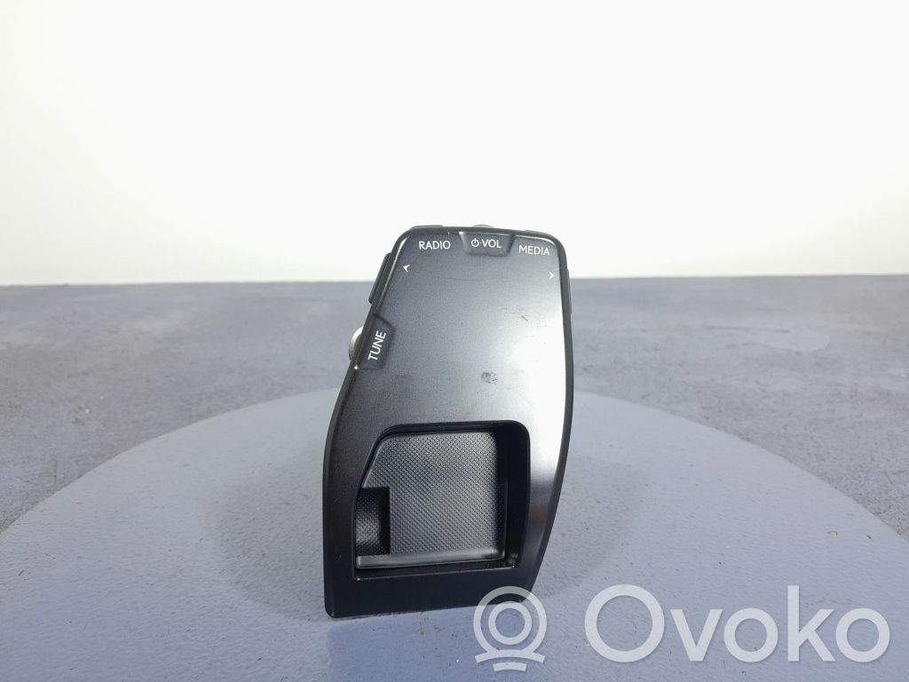 Lexus UX Head unit multimedia control 