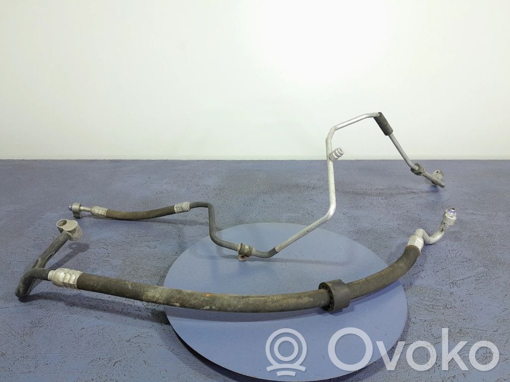 Ilmastointilaitteen putki (A/C)   8Z0260701M,8Z0260701M