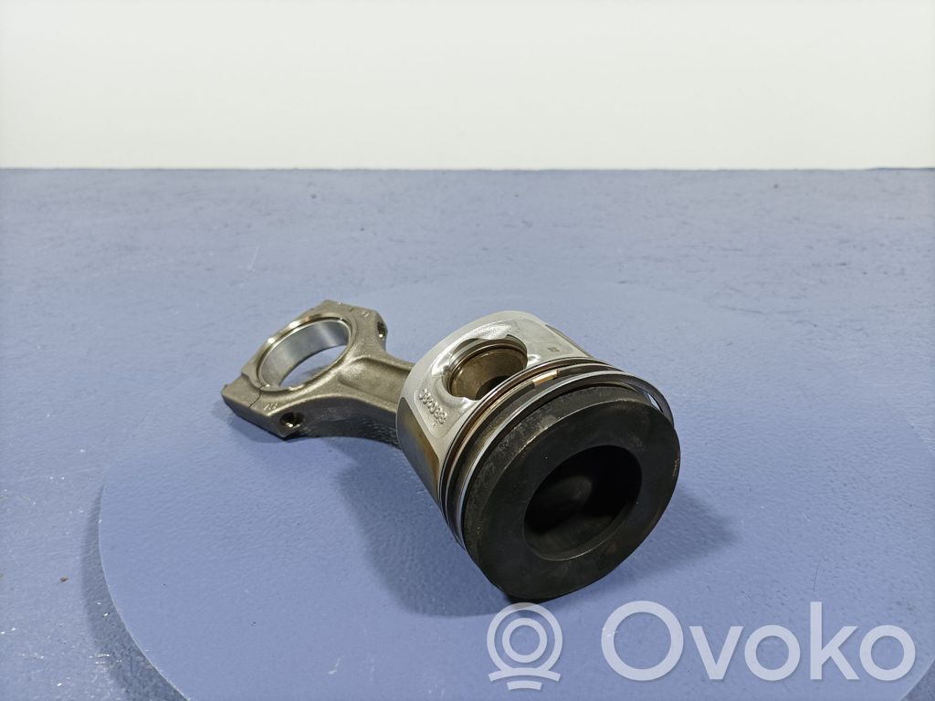 BMW X1 E84 Piston 