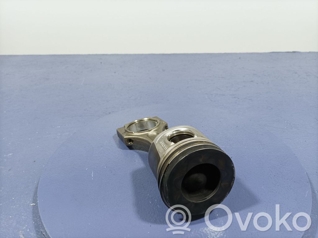 BMW X1 E84 Piston 