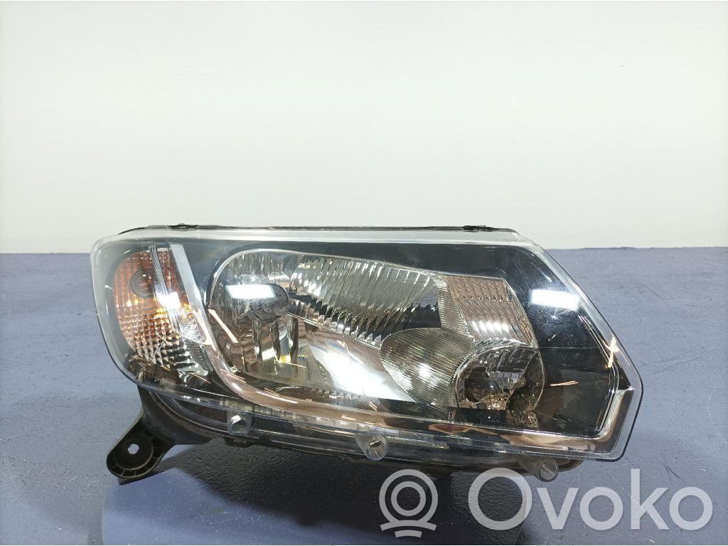 Dacia Sandero Headlight/headlamp 