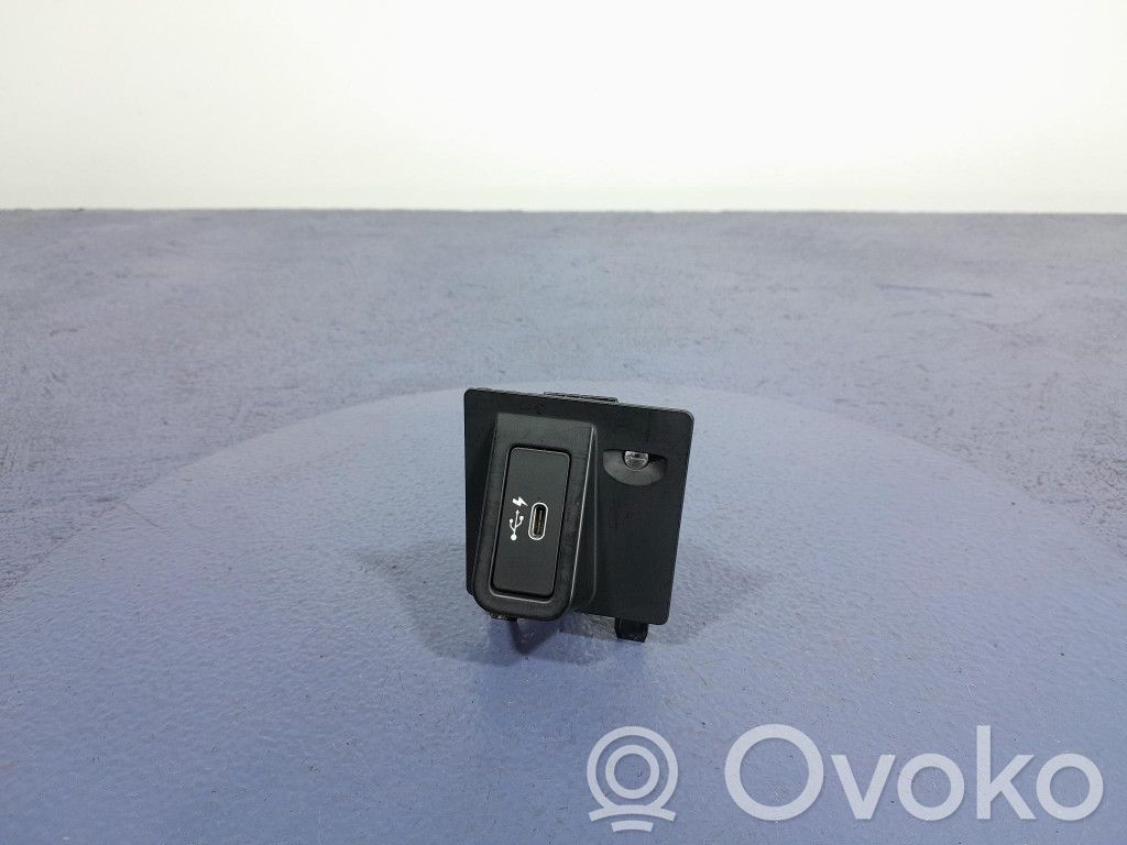 BMW X3 E83 Glove box 