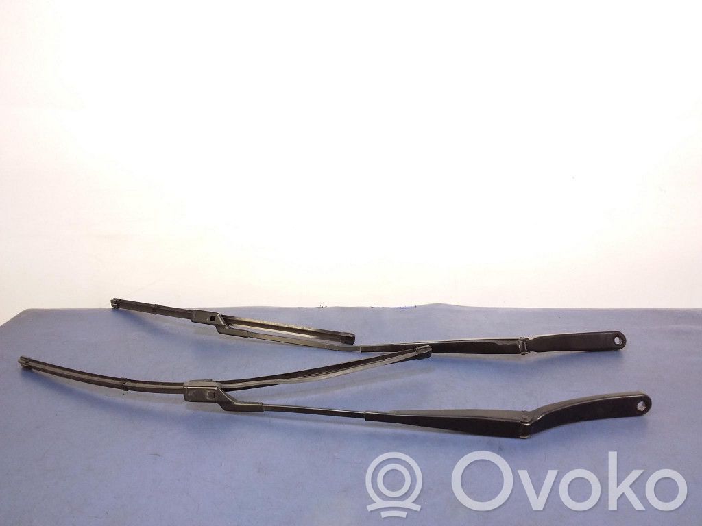 Ford Focus Front wiper blade arm 