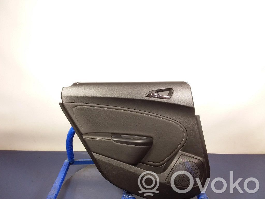 Opel Astra J Durų apdailų komplektas 