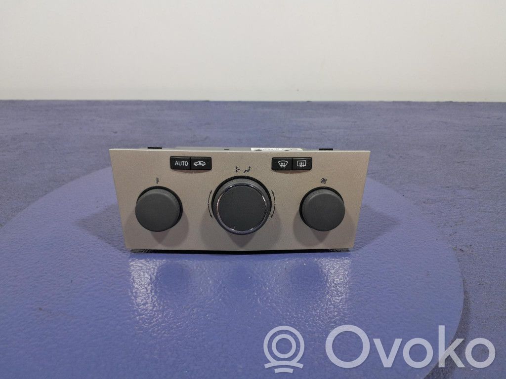Opel Astra H Climate control unit 