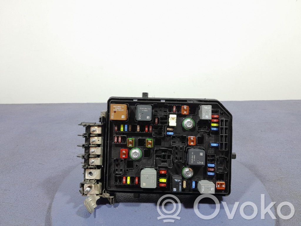 Opel Astra K Juego de caja de fusibles 