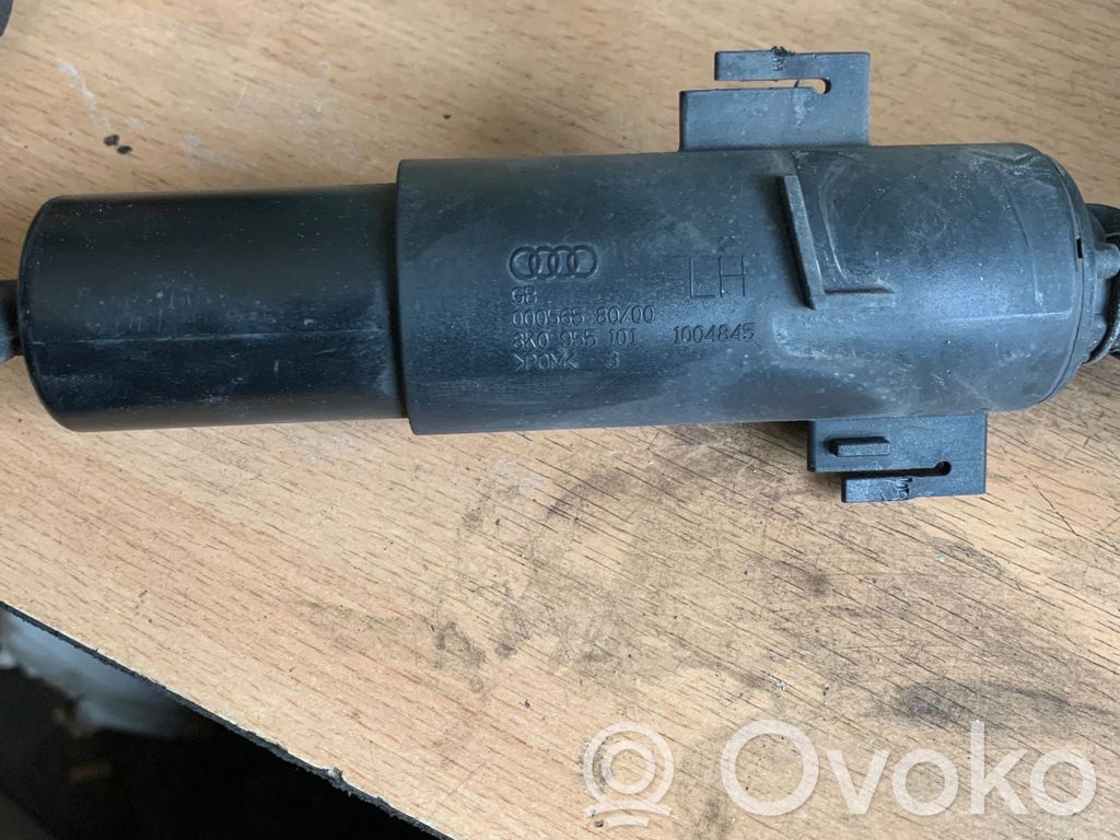 Audi A5 8T 8F Dysza spryskiwacza lampy przedniej 