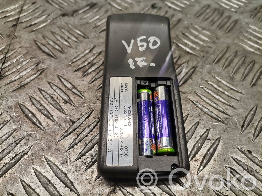 Volvo V50 Head unit multimedia control 