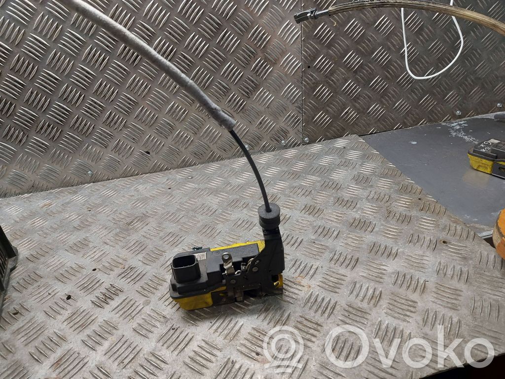 Volvo XC70 Zamek drzwi przednich 