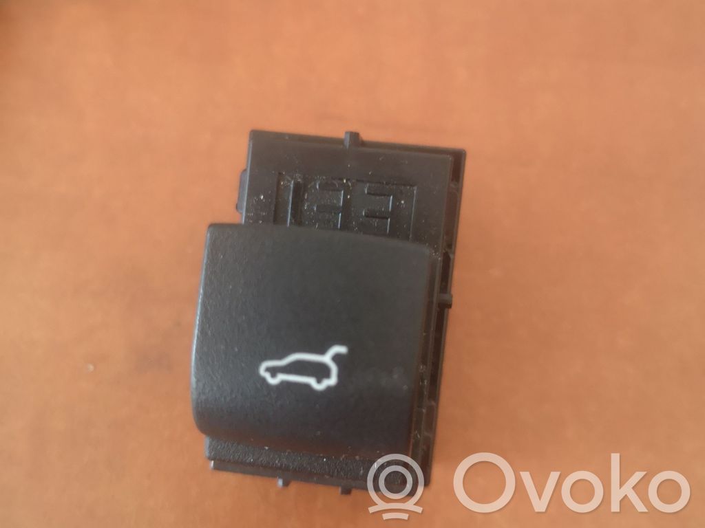 BMW X3 F25 Tailgate opening switch 