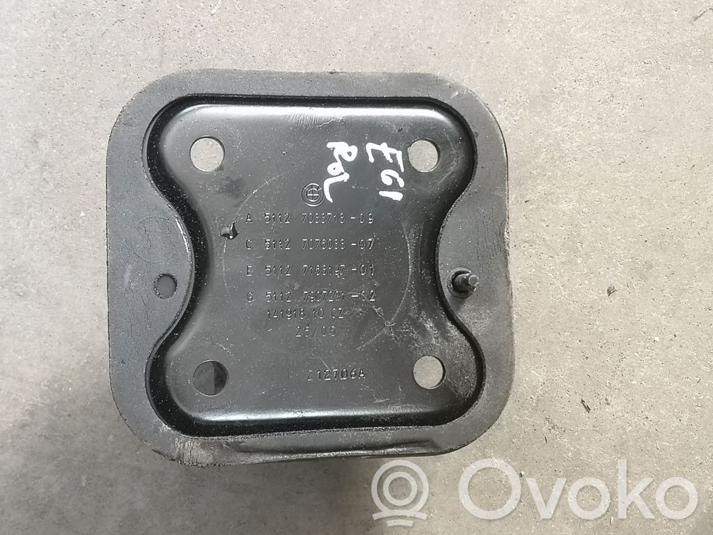 BMW 5 E60 E61 Aizmugurē bampera balka 
