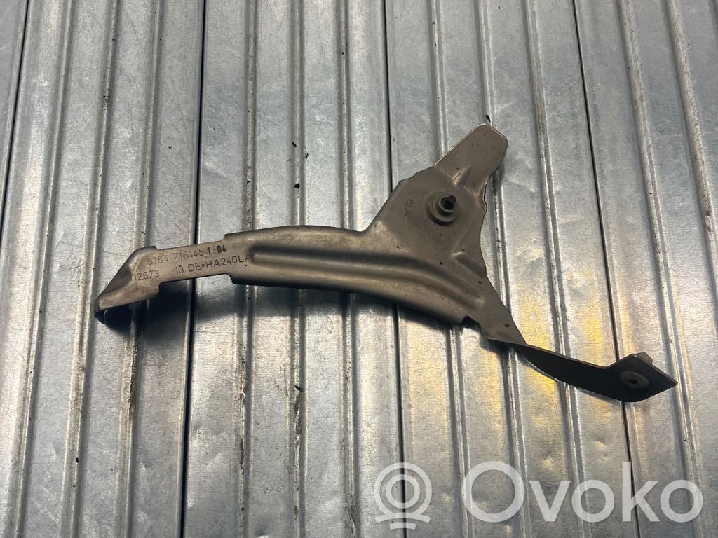 BMW 5 E60 E61 Spārna stiprinājums 