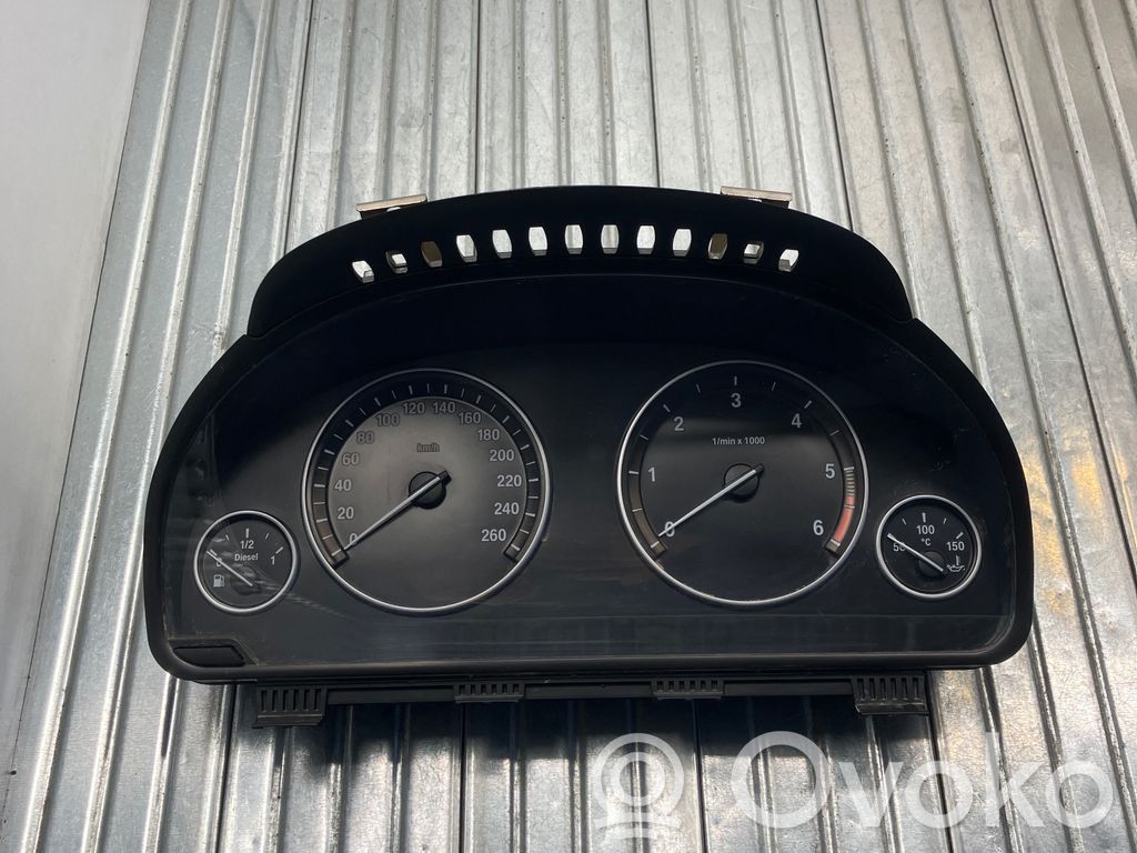 BMW 5 F10 F11 Spidometras (prietaisų skydelis) 