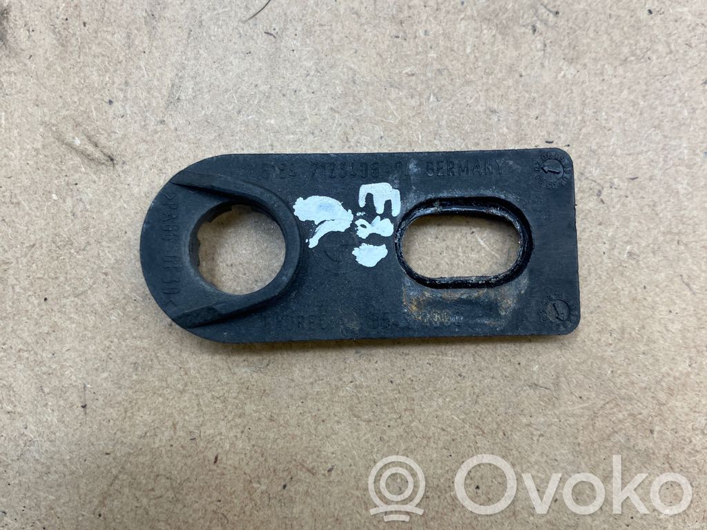 BMW 1 E81 E87 Headlight/headlamp mounting bracket 