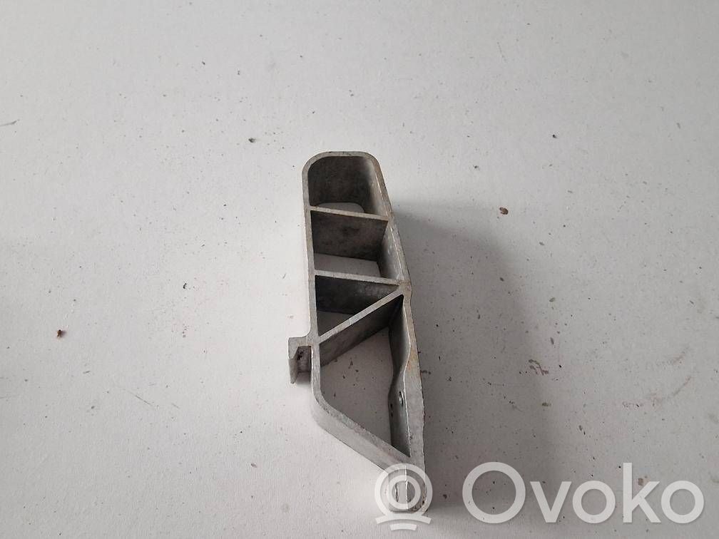 Audi A4 S4 B9 Etupuskurin poikittaistuki 