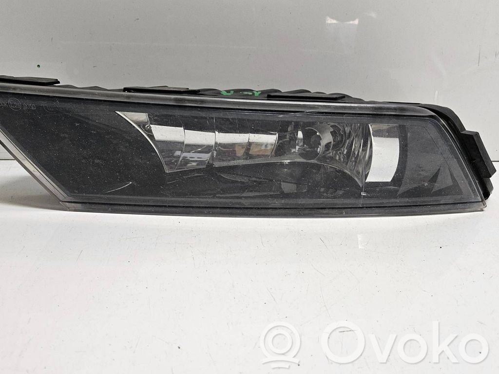 Skoda Superb B8 (3V) Etusumuvalo 
