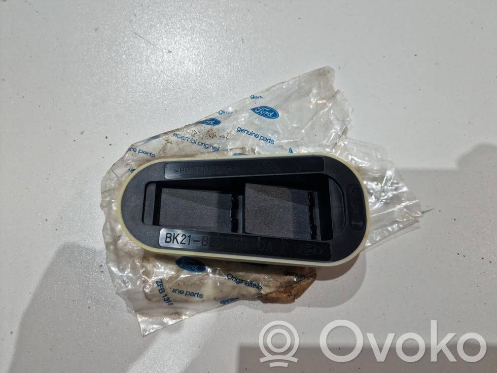 Quarter panel pressure vent   BK21B280B63DA,BK21B280B63DA