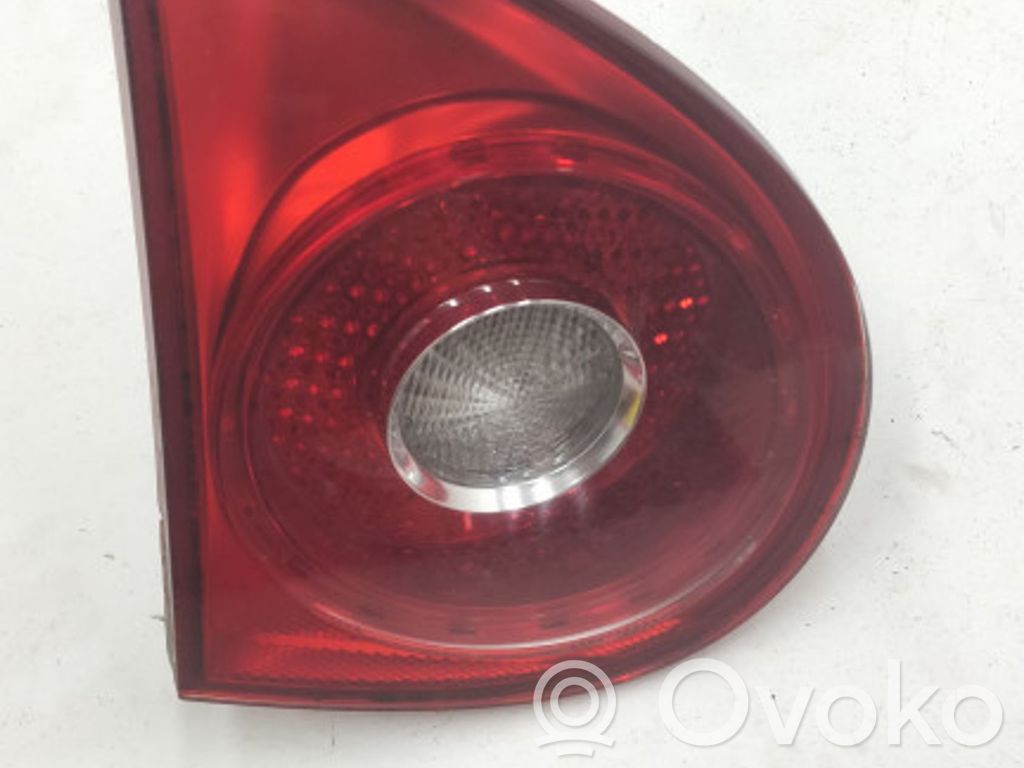 Volkswagen Golf V Lampă spate în capacul portbagajului 