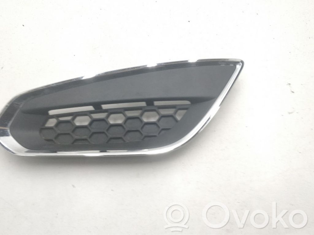 Volvo S60 Etupuskurin alempi jäähdytinsäleikkö 