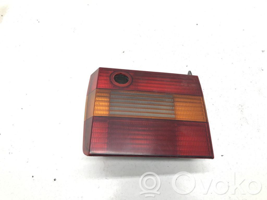 Volkswagen PASSAT B4 Aizmugurējais lukturis pārsegā 