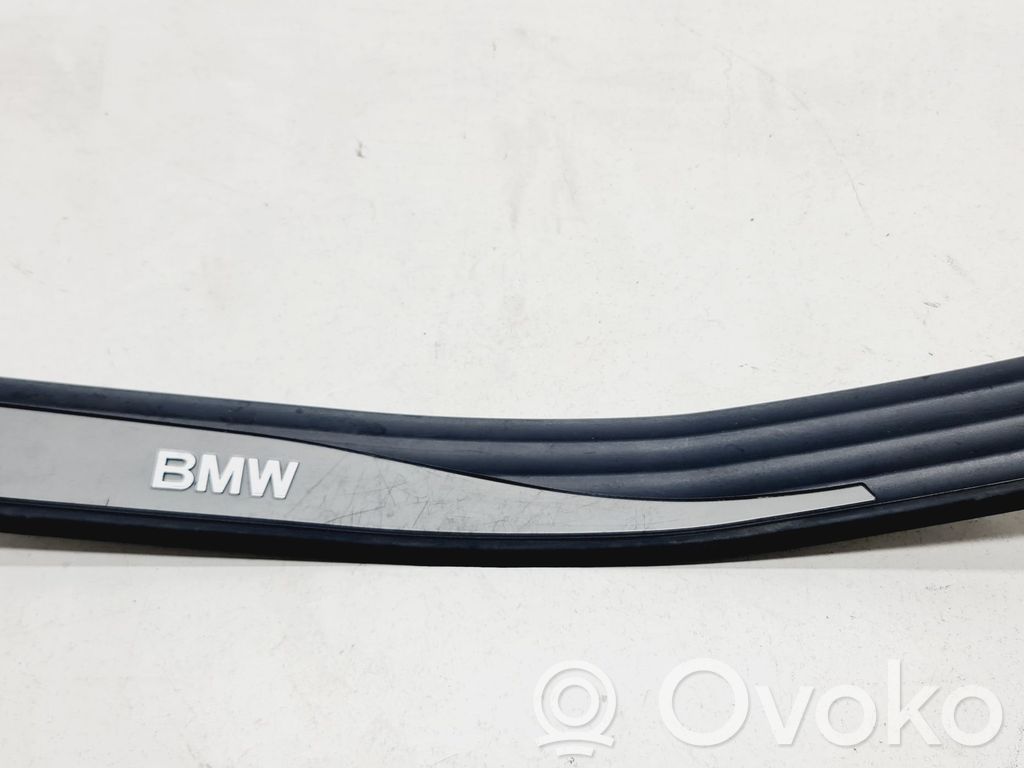 BMW 5 E60 E61 Moldura protectora del borde trasero 