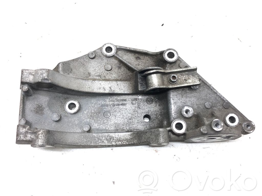 Volvo S40 Generator/alternator bracket 