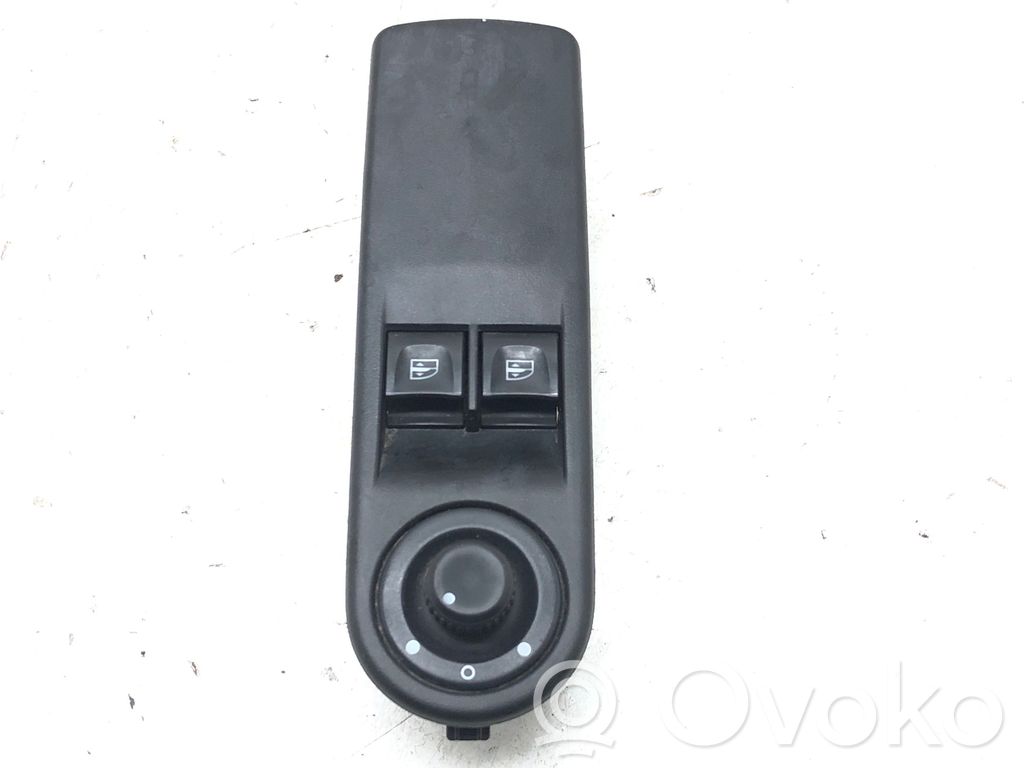 Renault Clio IV Electric window control switch 