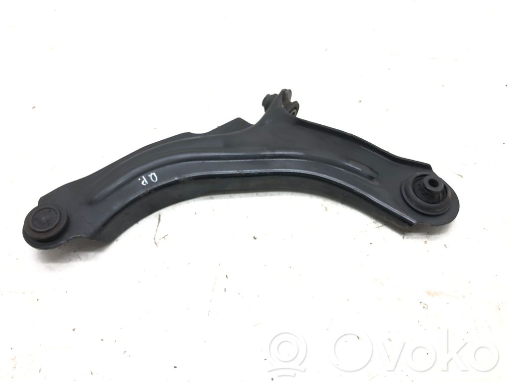 Renault Clio IV Front lower control arm/wishbone 