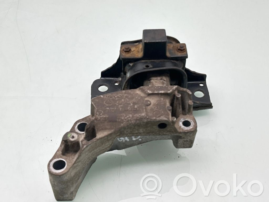 Nissan Qashqai Engine mount bracket 