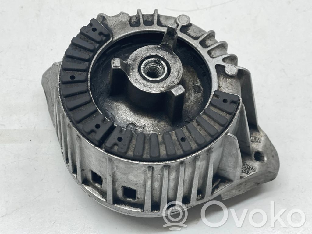 Mercedes-Benz C W204 Engine mount bracket 
