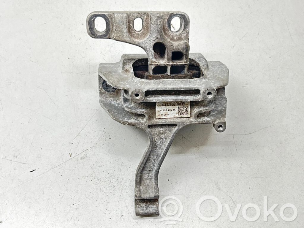 Skoda Octavia Mk3 (5E) Engine mount bracket 