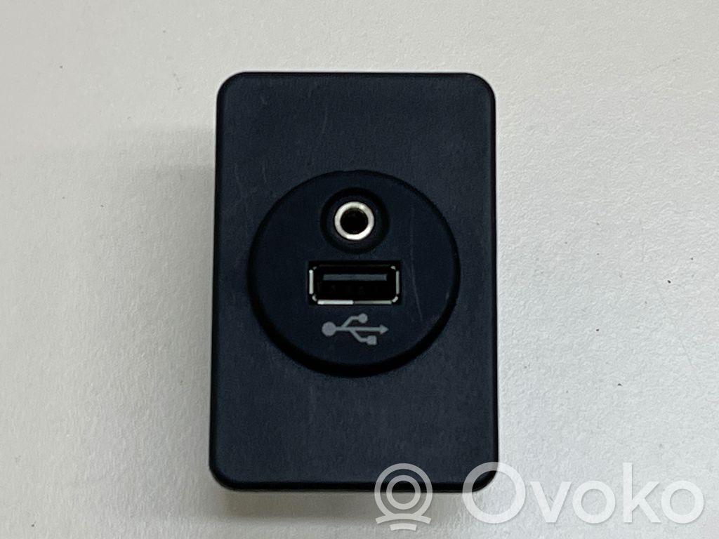 KIA Optima USB socket connector 
