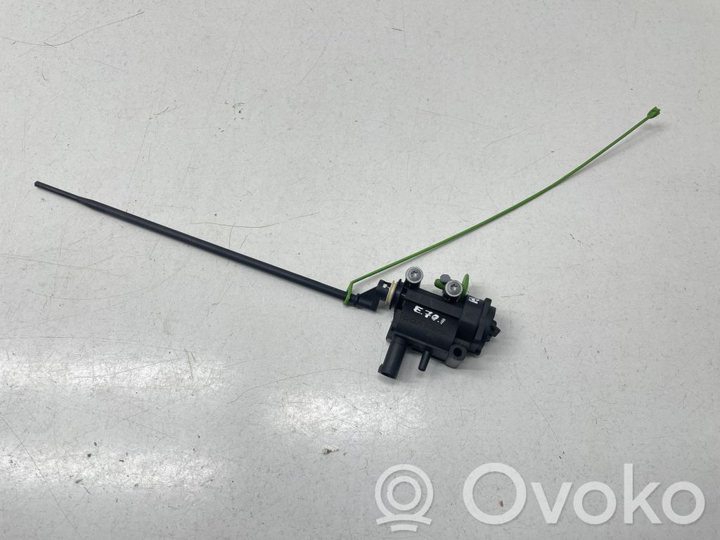 BMW X5 E70 Fuel tank cap lock 