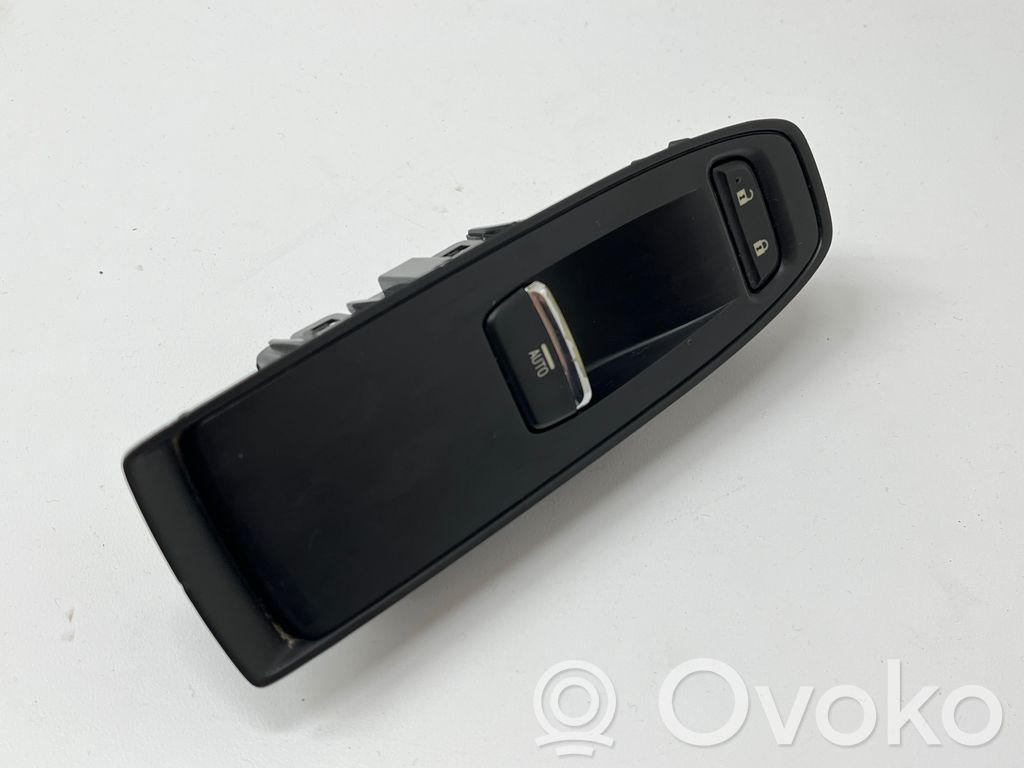 Subaru Forester SK Electric window control switch 