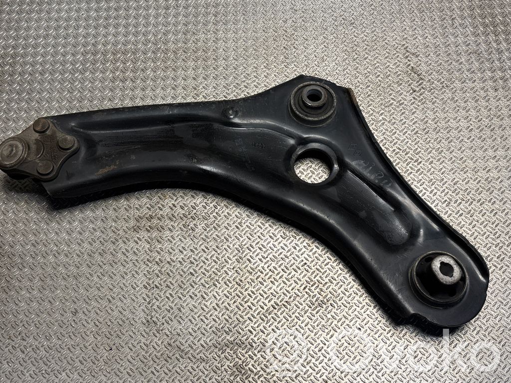 Renault Megane IV Front lower control arm/wishbone 