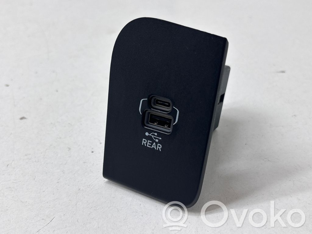 Jeep Grand Cherokee WL USB socket connector 
