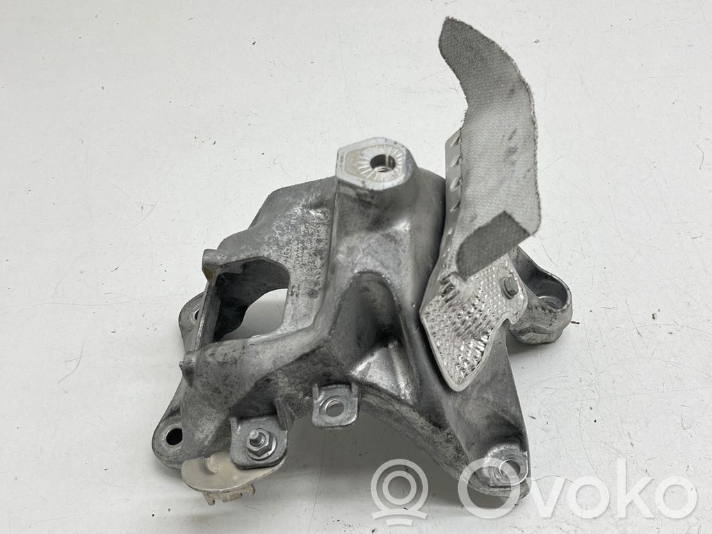 Audi A4 S4 B9 8W Halterung Lager Motor 