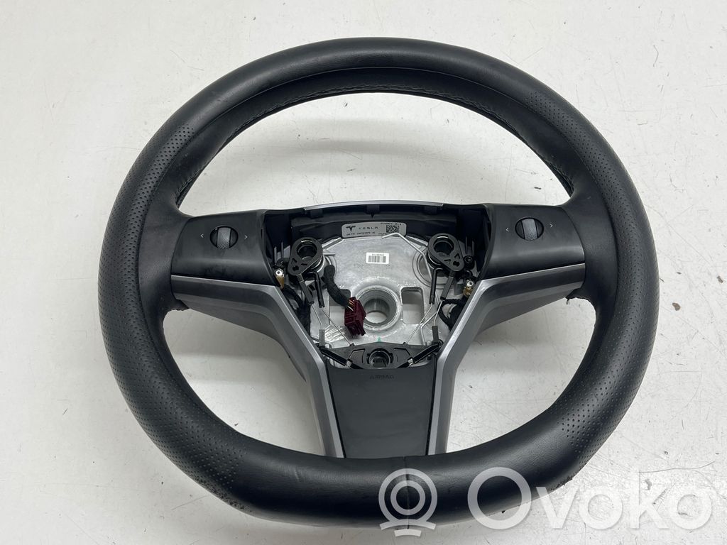 Tesla Model 3 Stūre 