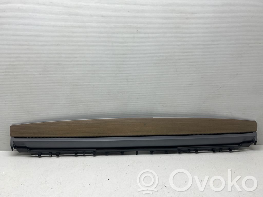 Tesla Model 3 Kita panelės detalė 