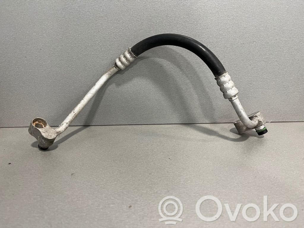 BMW 3 E46 Ilmastointilaitteen putki (A/C) 