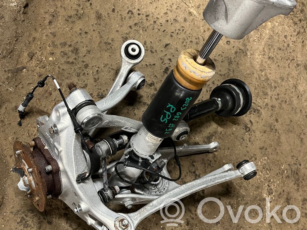 BMW M4 G82 G83 Zwrotnica koła tylnego 
