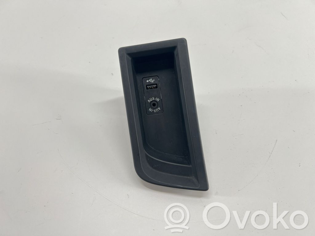 BMW 1 F20 F21 Kita salono detalė 