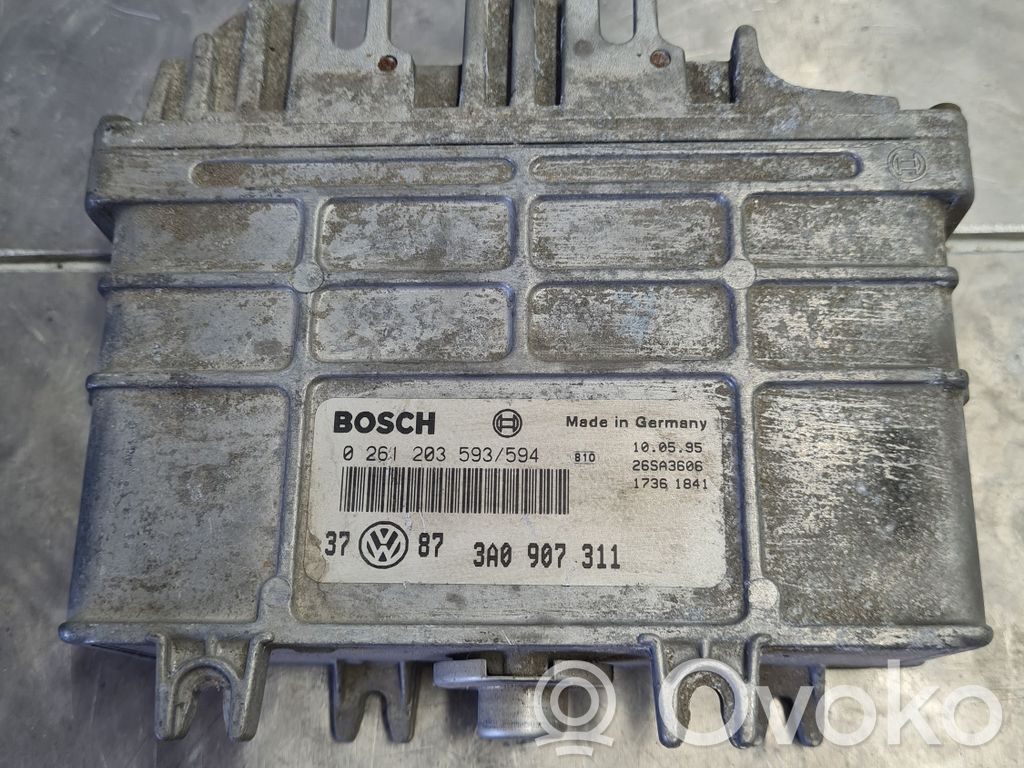 Volkswagen Golf III Engine control unit/module 