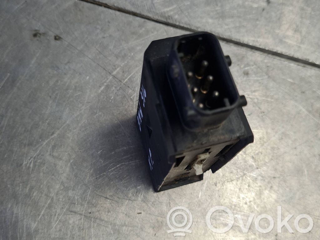 BMW 3 E36 Priekšpusē slēdzene 