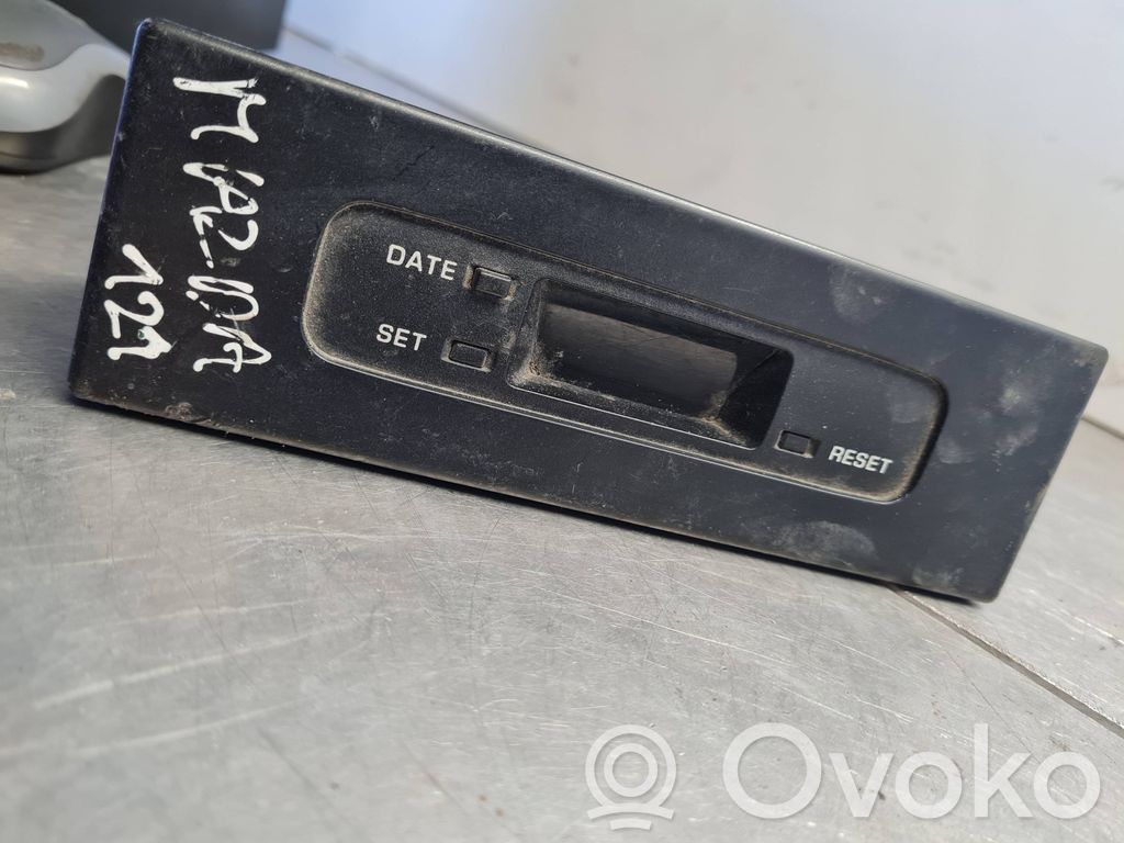 Mazda 323 F Screen/display/small screen 