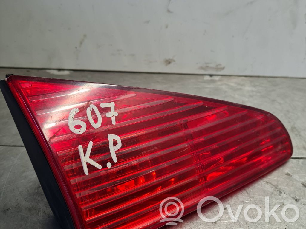 Peugeot 607 Galinis žibintas kėbule 