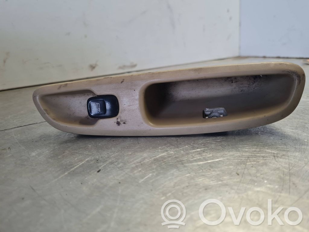 Electric window control switch   8685288,03W124