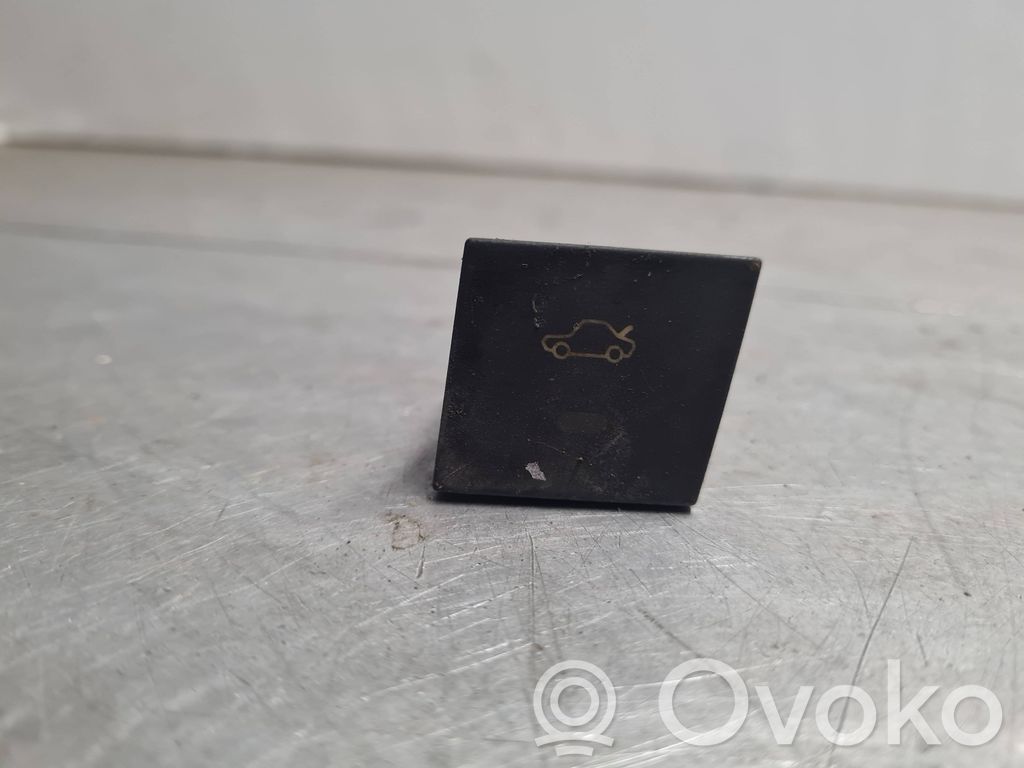 Opel Omega B1 Tailgate opening switch 