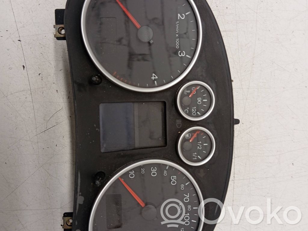 Audi A2 Geschwindigkeitsmesser Cockpit 