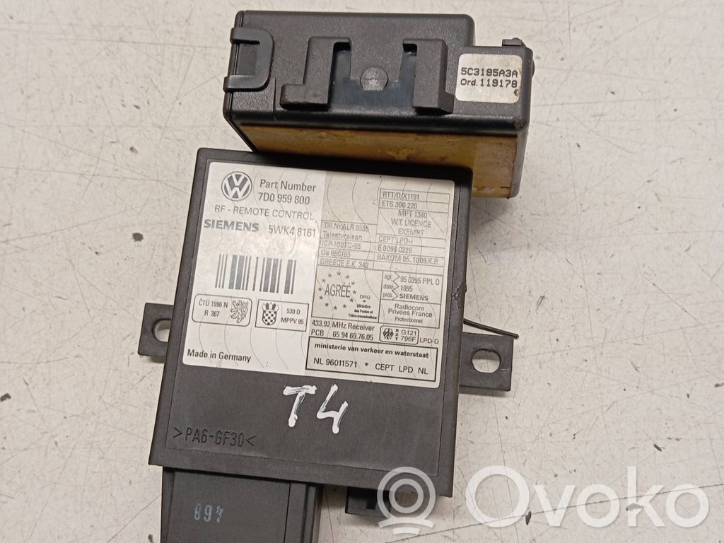 Volkswagen Transporter - Caravelle T4 Oven keskuslukituksen ohjausyksikön moduuli 